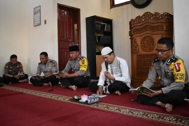 Melalui Agama, Mantapkan Iman dan Taqwa bagi Personel Polresta Pekanbaru