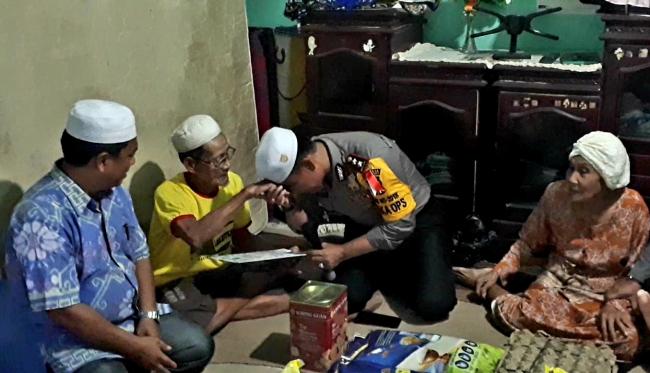 Senyuman Kebahagian Pasutri Usia Lanjut saat Dikunjungi Tim Jumat Barokah