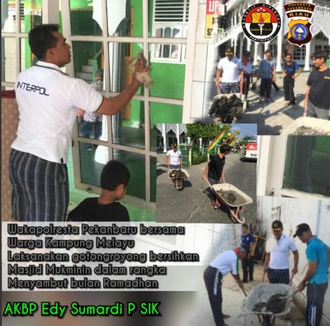 Wakapolresta Pekanbaru Laksanakan Goro Bersihkan Masjid Bersama Warga