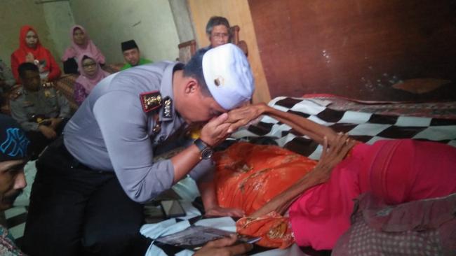Jumat Barokah Polresta Pekanbaru Sambangi Ibuk Aisyah 