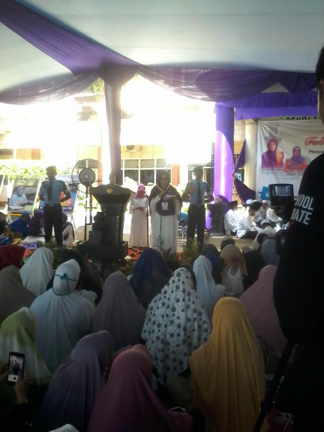 Antusias Warga Pekanbaru Sambut Tausiah Ustadz Abdul Somad