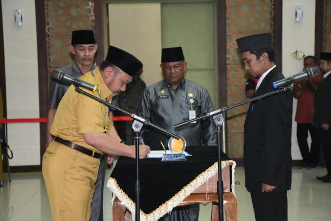 Bupati Kampar Lantik 45 Pejabat Administrator dan Pengawas.