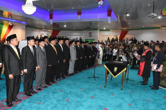 Galeri Foto Pelantikan Anggota DPRD Kabupaten Kampar Periode 2019 - 2024