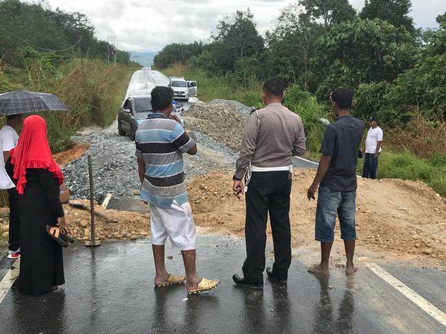 Berkat Kerja Keras Pemkab Kampar Dan Polres Kampar, Jalan di XIII Koto Kampar Sudah Bisa Dilalui