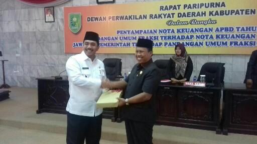 Wakil Bupati Inhu Menyerahkan Nota Keuangan APBD 2018