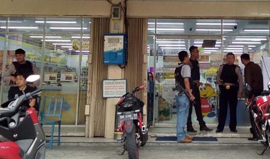 Kawanan Perampok Bersenjata Satroni Indomaret 67 Harapan Raya Pekanbaru