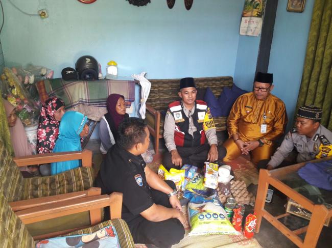 Bhabinkamtibmas Polsek Payung Sekaki Melaksanakan Jumat Barokah
