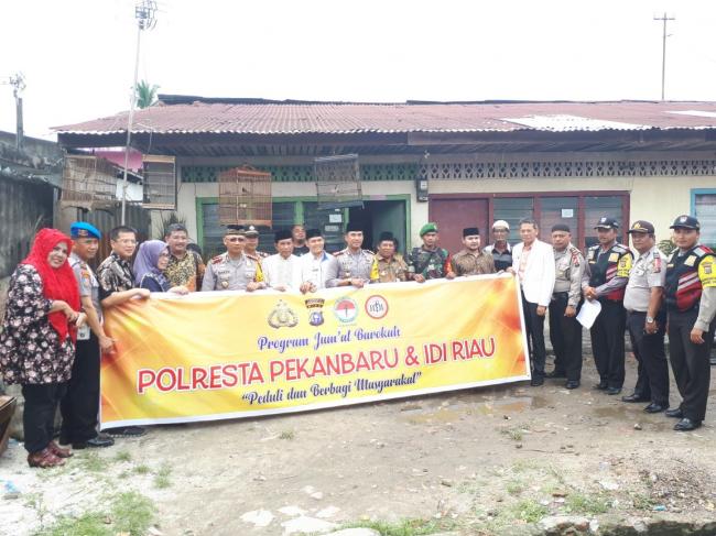 Eva Merasa Terharu dan Bahagia Saat Disambangi Tim Jumat Barokah