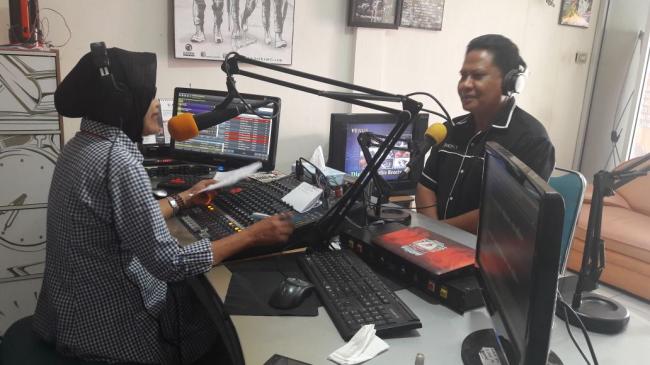 Paur Humas Polres Kampar Himbau Masyarakat Tertib Berlalulintas Melalui Radio