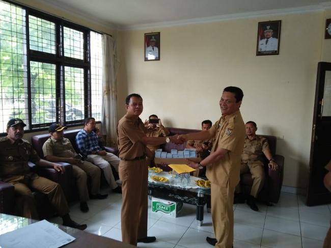 Disdukcapil Kampar Serahkan 834 Keping KTP- el di Kecamatan Kuok