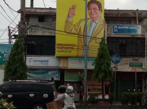 Timses Ayo Diperintahkan Segera Copot Baliho Airlangga