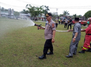 Cegah Penyebaran Covid 19 Polsek Tapung Lakukan Penyemprotan Desinfektan Diseluruh Fasilitas Umum