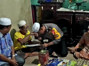 Senyuman Kebahagian Pasutri Usia Lanjut saat Dikunjungi Tim Jumat Barokah