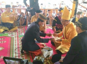 Hari Ini Azis Zaenal Resmi Dinobatkan Jadi Sultan Kampa ke XIV