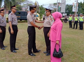 Personel Polres Kampar Mendapat Kenaikkan Pangkat Pengabdian