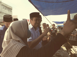 Pernah Menetap di Siak, Warga Kubu Rohil Ini Terkejut Bertemu Syamsuar di Pasar Pelita Kuba