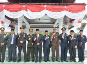 Kapolres Kampar Pimpin Upacara Ziarah Nasional Hari Pahlawan di TMP Kusuma Eka Bhakti Bangkinang