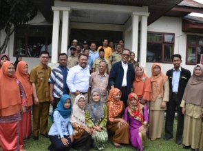 Jelajahi Pedesaan, Bupati Kampar Lihat Langsung Kaeadaan Desa Yang Akan Dibenah