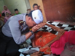 Jumat Barokah Polresta Pekanbaru Sambangi Ibuk Aisyah 