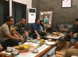 Menjelang Dilantik, Catur Sugeng Datangi Keluarga Alm Azis Zaenal Untuk Meminta Doa dan Restu