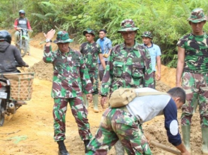DANDIM 0313/KPR TINJAU LOKASI TMMD KE 105 DIDESA BALUNG