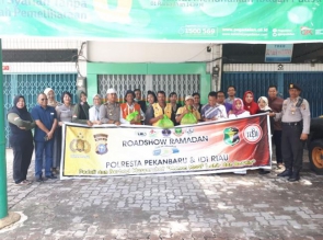 Petugas Parkir Dikagetkan dengan Kedatangan Tim Jumat Barokah Polresta Pekanbaru