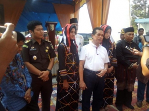 Sekda Resmikan Pacu jalur Mini Di Desa Pulau Aro