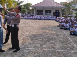 Kasat Lantas Sosialisasikan Tertib Berlalulintas dan Pemilu Damai di SMAN 1 Bangkinang Kota