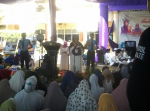 Antusias Warga Pekanbaru Sambut Tausiah Ustadz Abdul Somad