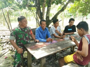 BERSAMA PARA PEMUDA BABINSA ERATKAN KOMSOS DALAM RANGKA TMMD 