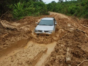Sedih Lihat Keadaan Jalan Di Kampar Kiri,  Jalan Bak Kubangan Kerbau