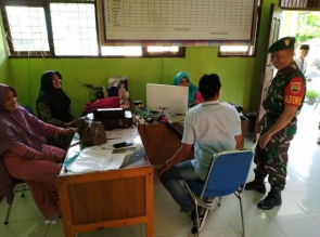 DALAM RANGKA MENSUKSESKAN TMMD KE 105 KODIM 0313/KPR BABINSA KOMSOS DENGAN GURU SMUN 