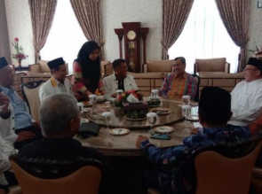 Gubernur Bersama Pejabat Riau Sambut Kedatangan Angota DPR RI