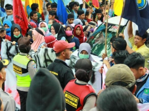 Kapolresta Pekanbaru Imbau Personil Hadapi Pengunjuk Rasa Dengan Humanis