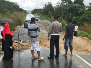 Berkat Kerja Keras Pemkab Kampar Dan Polres Kampar, Jalan di XIII Koto Kampar Sudah Bisa Dilalui