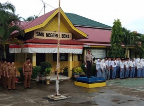 Ini Pesan Kapolsek Benai Kepada Siswa SMKN 1, Saat Mimpin Upacara