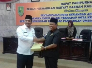 Wakil Bupati Inhu Menyerahkan Nota Keuangan APBD 2018
