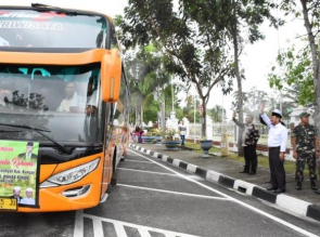 Plt Bupati Kampar lepas Jamaah Tariqat Naqabandiyah Ke Langkat Sumatera Utara 
