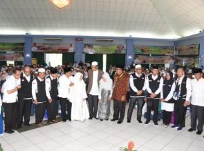 Bupati Kampar Sambut Langsung Jemaah Haji Kampar