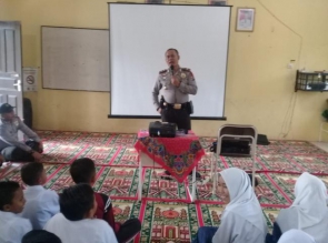 Lakukan Penyuluhan Narkoba Di SMPN II Senjato Raya, Ini yang Disampaikan Kapolsek Benai.