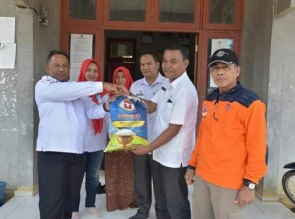 Pemkab dan PMI Salurkan Bantuan Banjir Ke Kampar Kiri