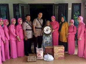 Kapolres Kampar dan Ketua Cab. Bhayangkari Kunjungi Warakawuri Jelang Hari Bhayangkara ke-73