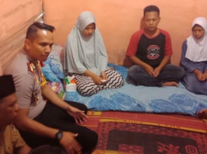 Kapolres Kampar Melayat Kerumah Keluarga Korban Penganiayaan