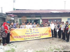 Eva Merasa Terharu dan Bahagia Saat Disambangi Tim Jumat Barokah