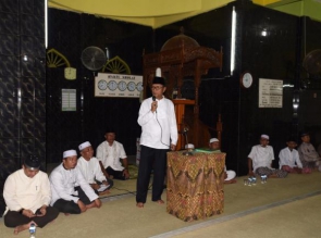 Aziz Ajak Masyarakat Makmurkan Mesjid