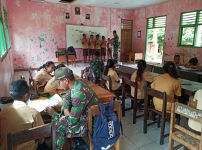 Satgas Pamtas RI-RDTL Yonif 132/BS, Berikan Bantuan Mengajar Bahasa Inggris di Perbatasan
