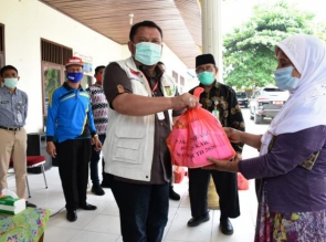 Baznas Salurkan 10.000 Paket Sembako Non Beras di Kampar