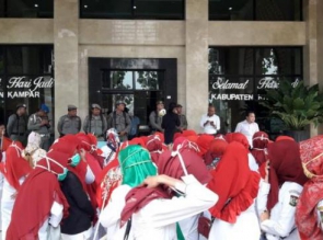 Puluhan RTK Demo Dikantor Bupati Ini Jawaban Sekda dan Kapolres Kampar