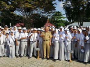 Gubernur Riau Jadi Pembina Upacara di SMAN 3 Pekanbaru 