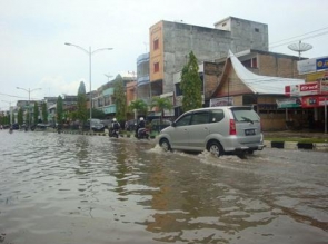 Walikota Dumai Akui Belum Ada Solusi Pasti, Tangani Banjir